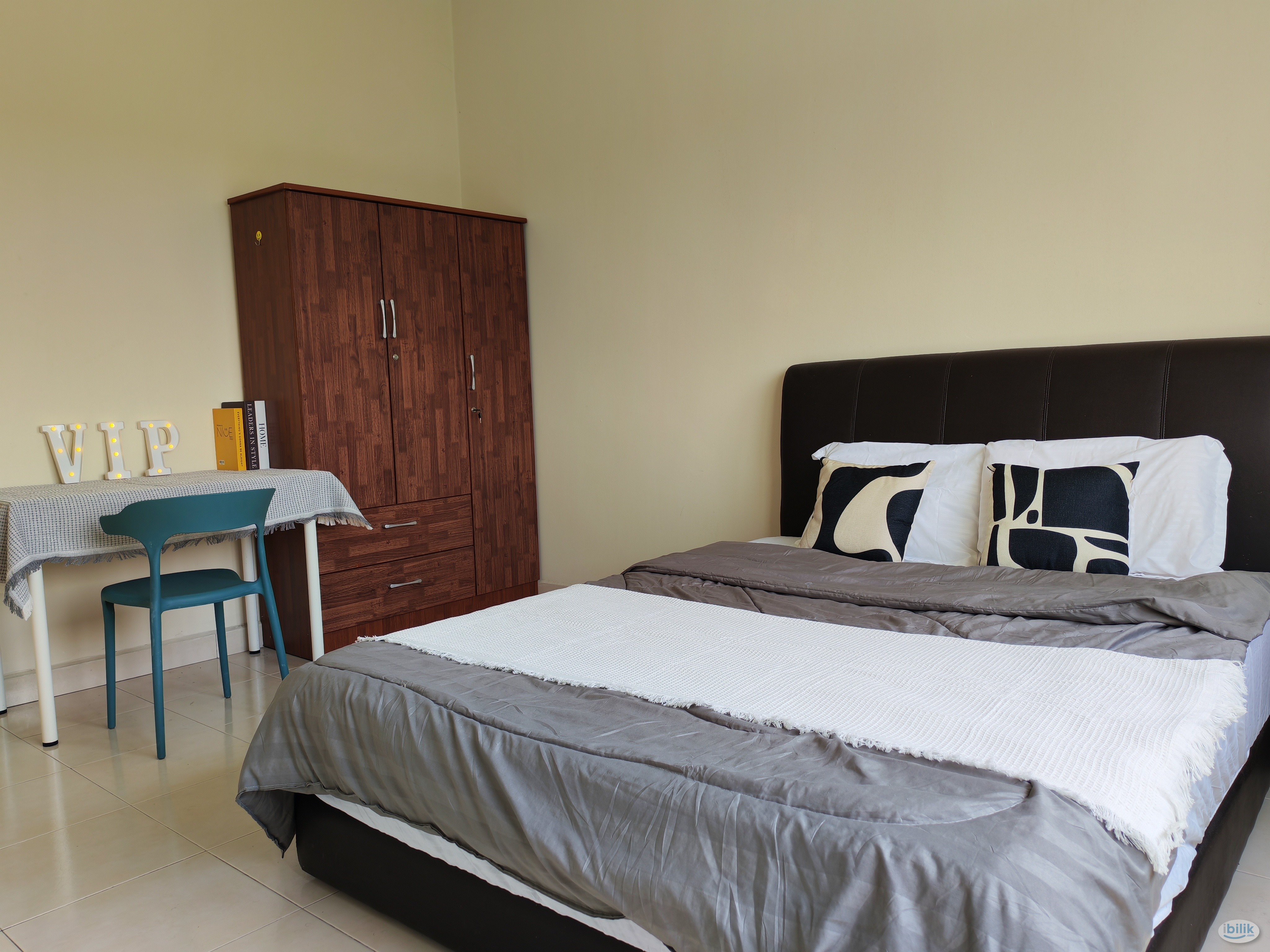 Image 4 of ==Mix unit==Master Bedroom for Rent at Suriamas Condominium - Room rental in 