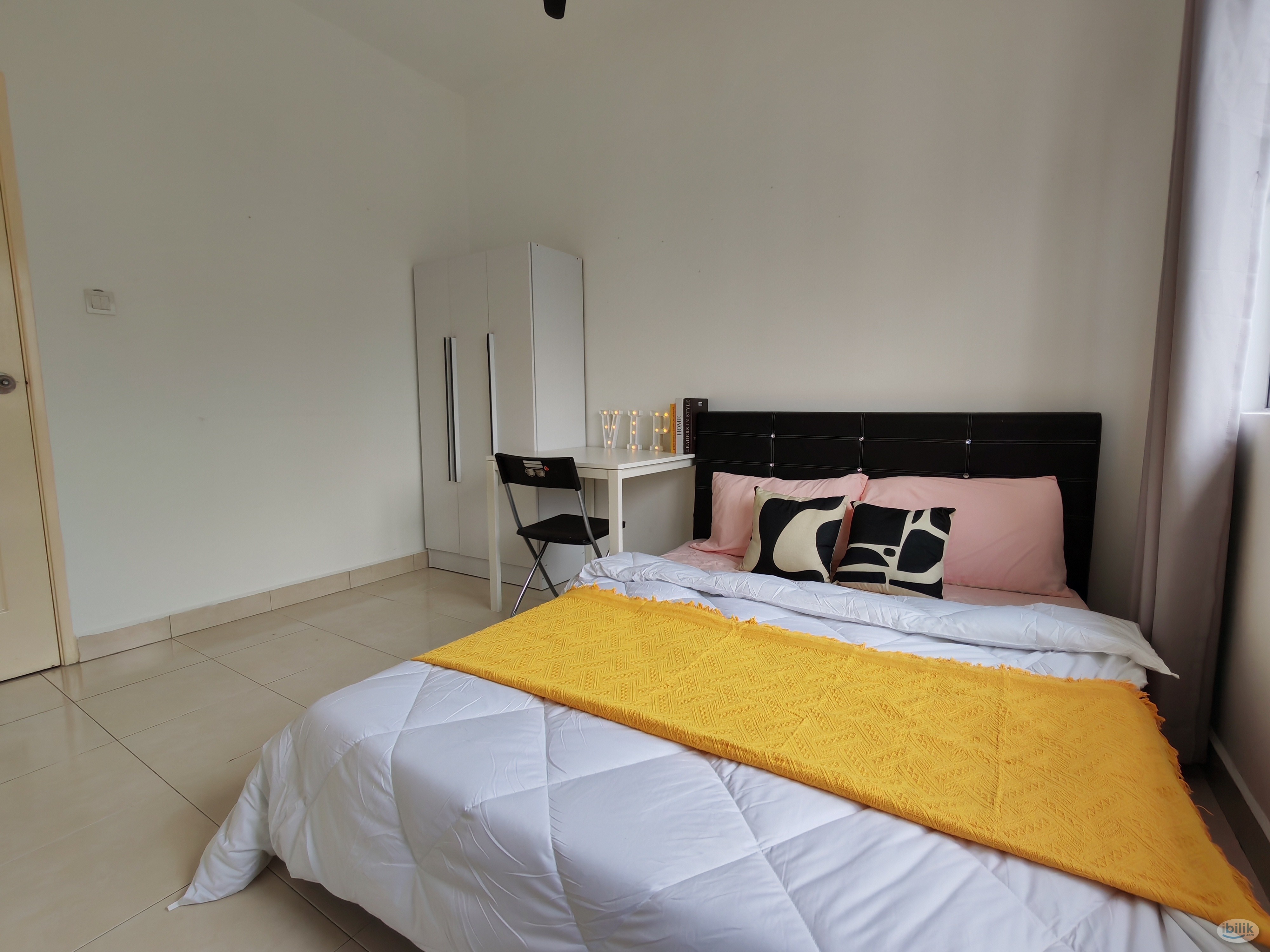 Image 1 of ==Female Unit==Medium Room for Rent at Suriamas Condominium - Room rental in 