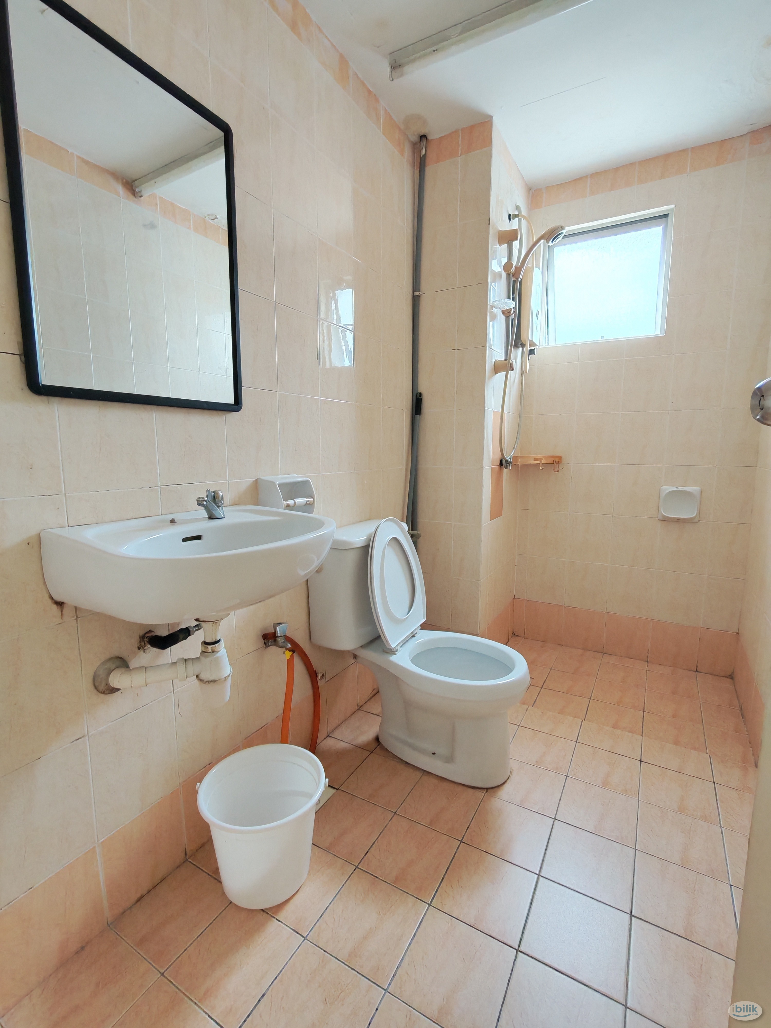 Image 3 of ==Female Unit==Medium Room for Rent at Suriamas Condominium - Room rental in 