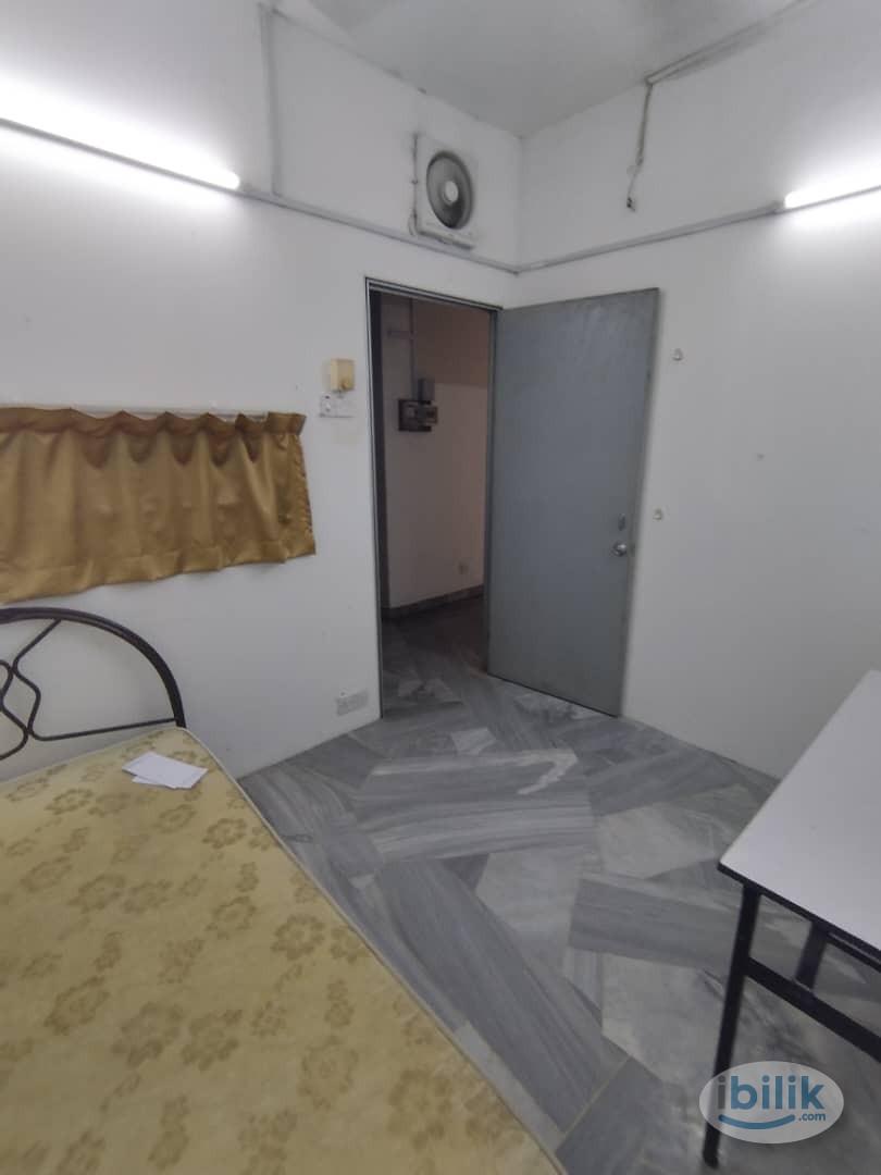 Image 2 of Budget Room at Bandar Utama 📍 Move In Immediately 💥 Free High Speed WiFi - Room rental in 