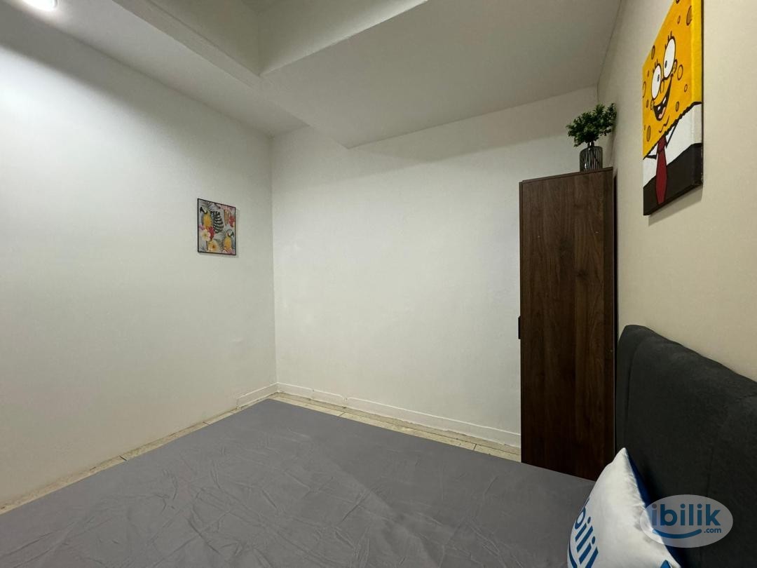 Image 1 of 🌟 Walk to CIQ in 10 Mins! 🏡 strategic location with malls, food, and essentials just minutes away! - Room rental in 