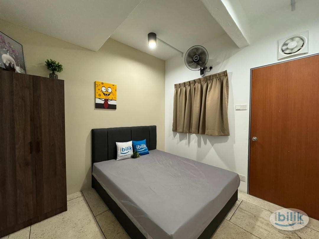 Image 2 of 🌟 Walk to CIQ in 10 Mins! 🏡 strategic location with malls, food, and essentials just minutes away! - Room rental in 