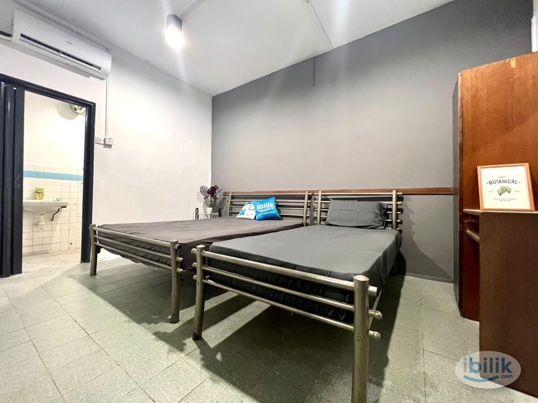 Image 2 of 🌇 Steps from JB City Square🍜🛒 Cozy room, private bath & blazing-fast WiFi! 💻✨ - Room rental in 