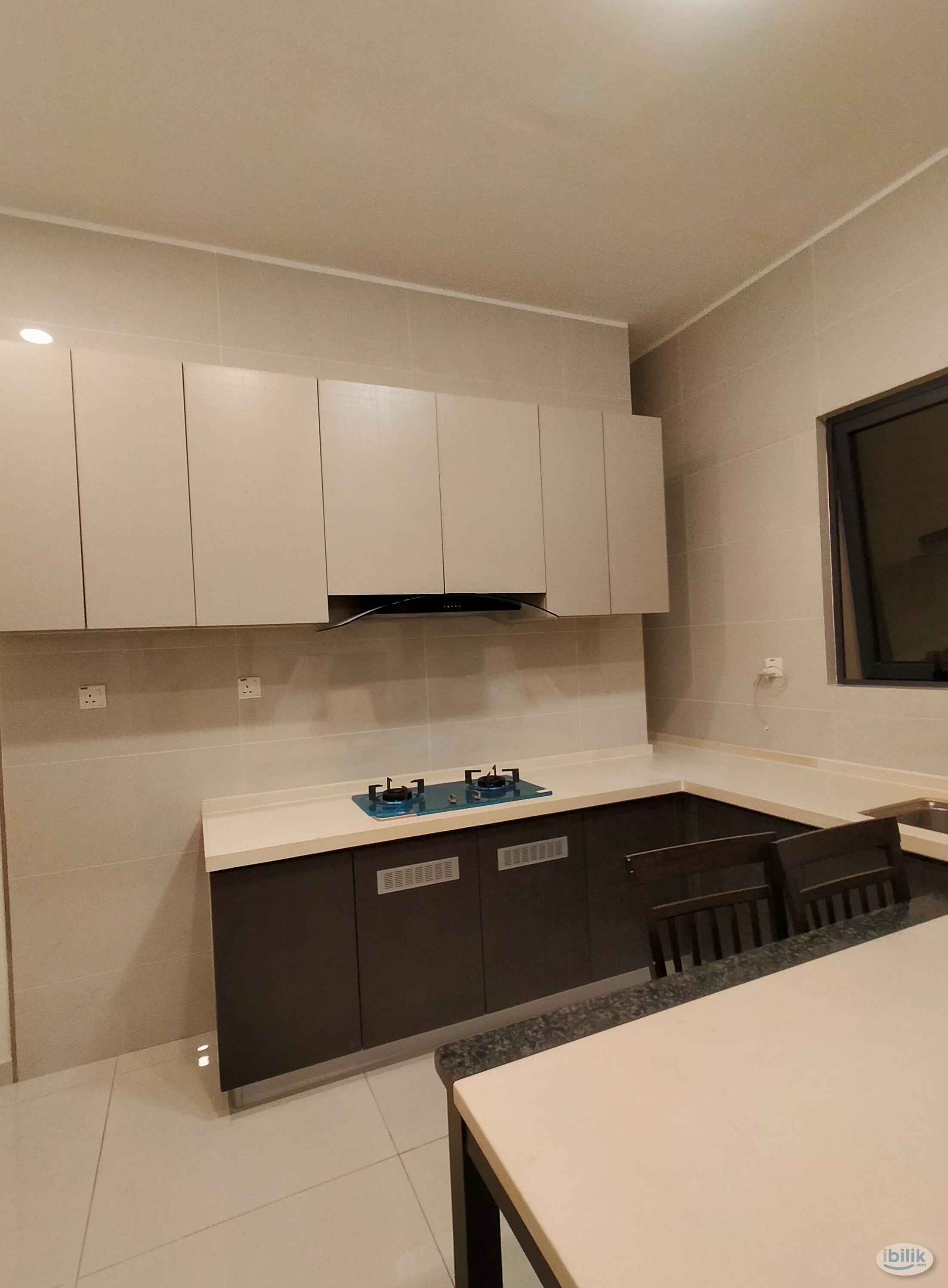 Image 5 of Big Balcony Room (sea view) near CIQ - country garden danga bay - Room rental in 