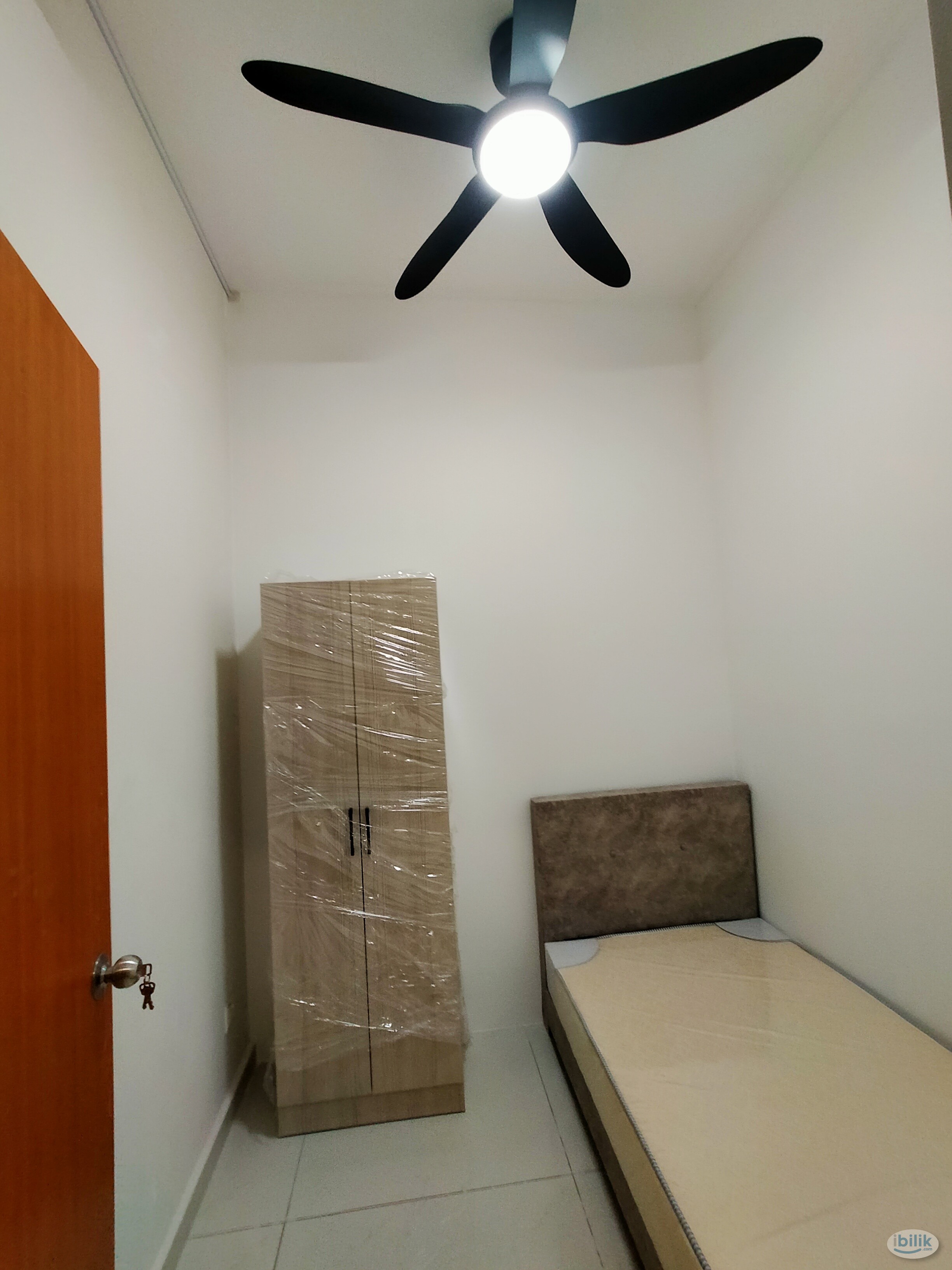 Image 2 of Common room at coutry garden danga bay (near to ciq) -RM600 all in - Room rental in 