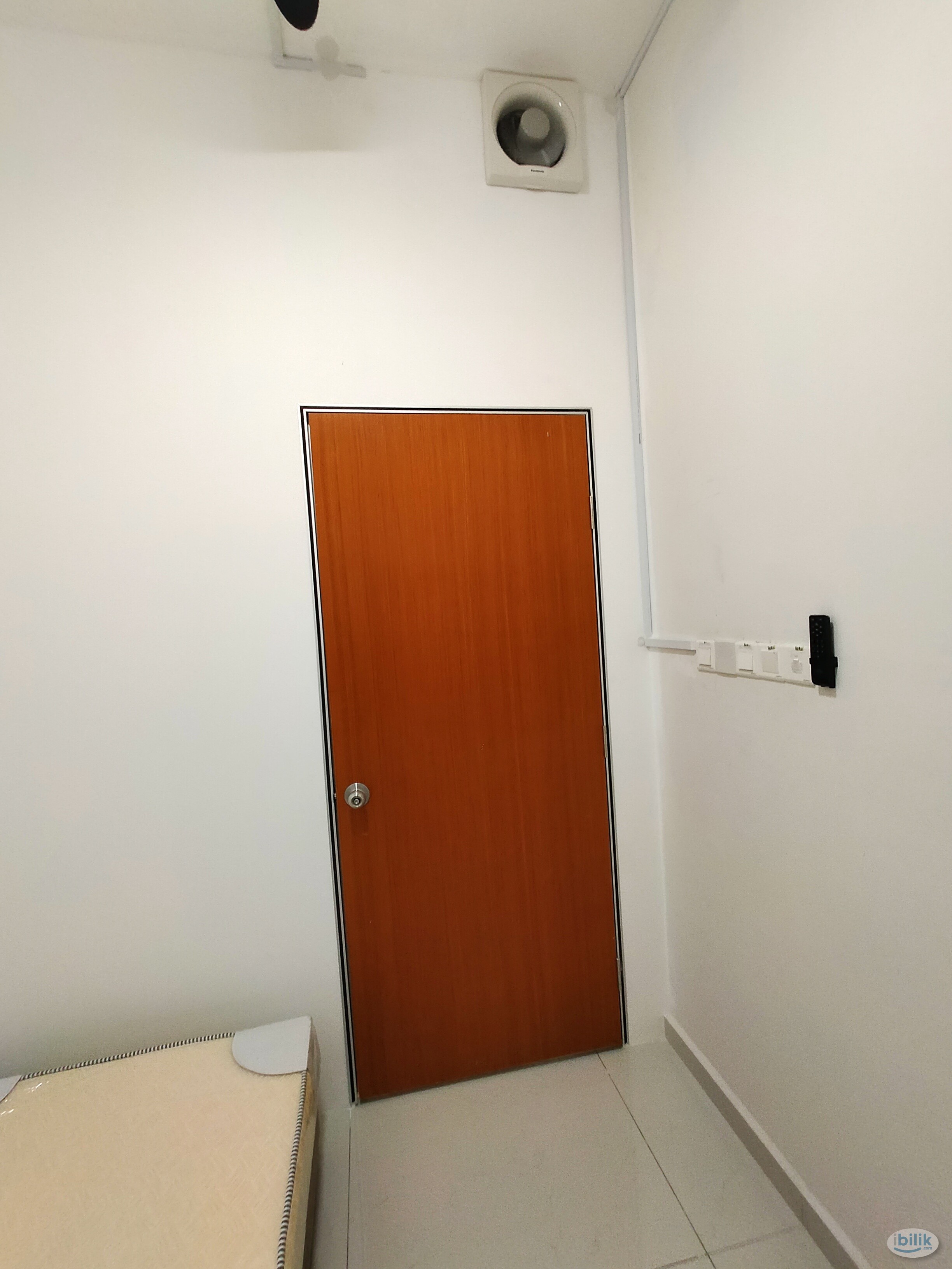 Image 3 of Common room at coutry garden danga bay (near to ciq) -RM600 all in - Room rental in 