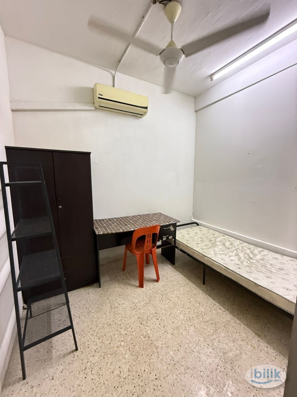Image 1 of 🏠🌟 male unit in SS15 available! Utilities included (except aircon ❄️). Conveniently located within walking distance to SS15 LRT station 🚉 - Room rental in 