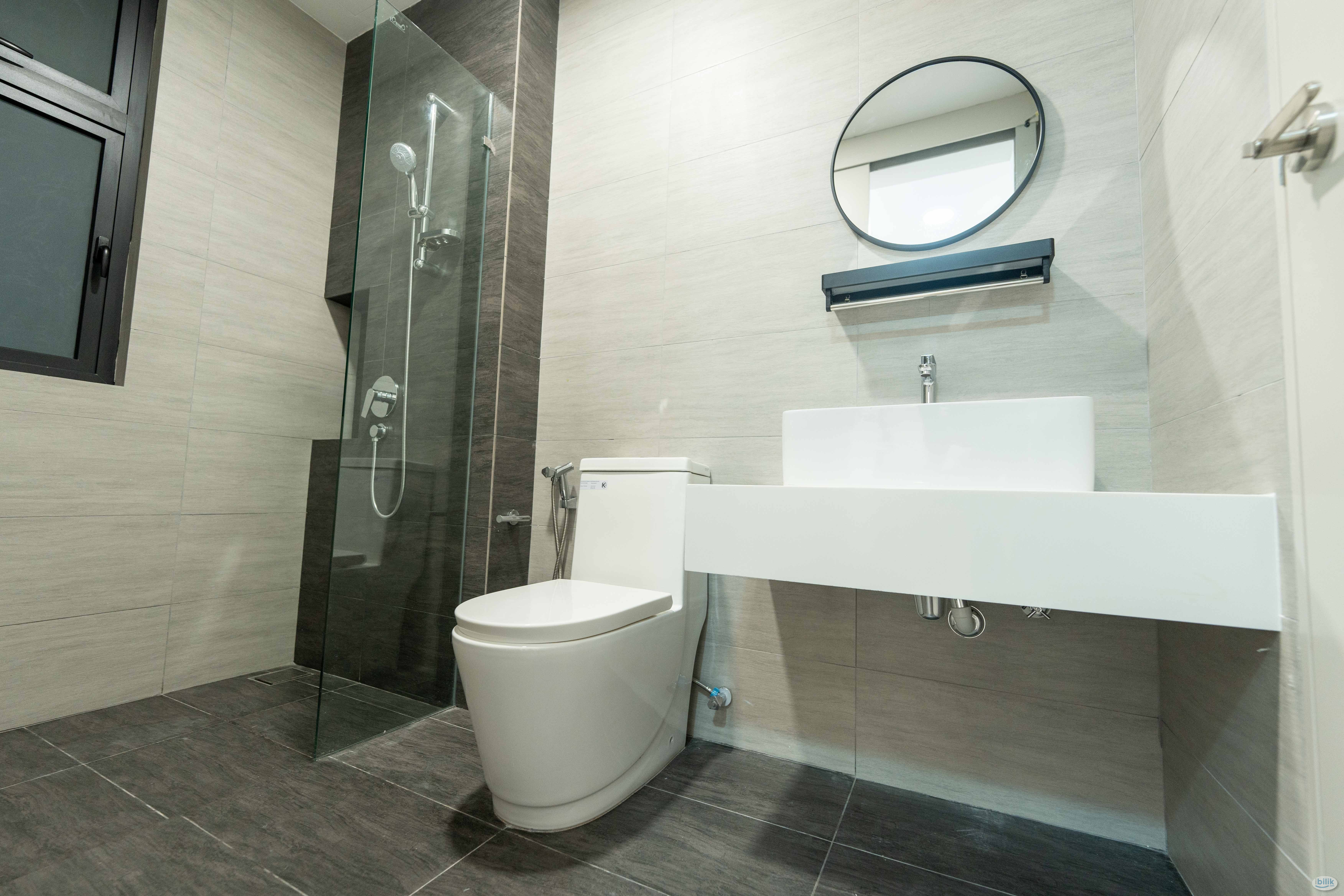 Image 1 of Studio with 2in1 Washer Dryer - 5 mins walk to MRT Chan Sow Lin - Room rental in 