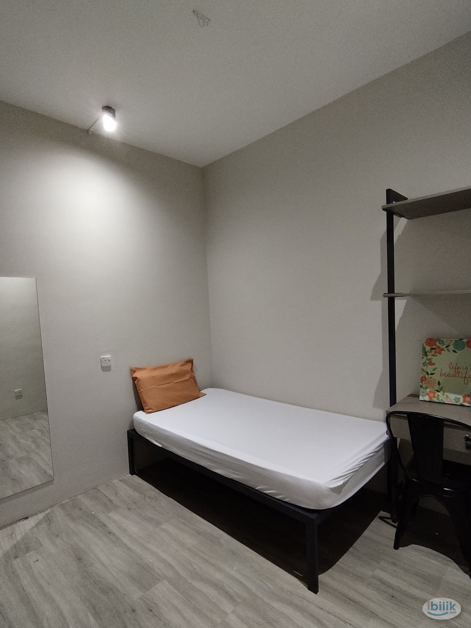 Image 1 of 🌟 Zero Deposit Offer! 🚫💰 Fully Furnished Room with Shared Toilet at USJ 21! 🏡 Don't Miss Out, Book Now! - Room rental in 