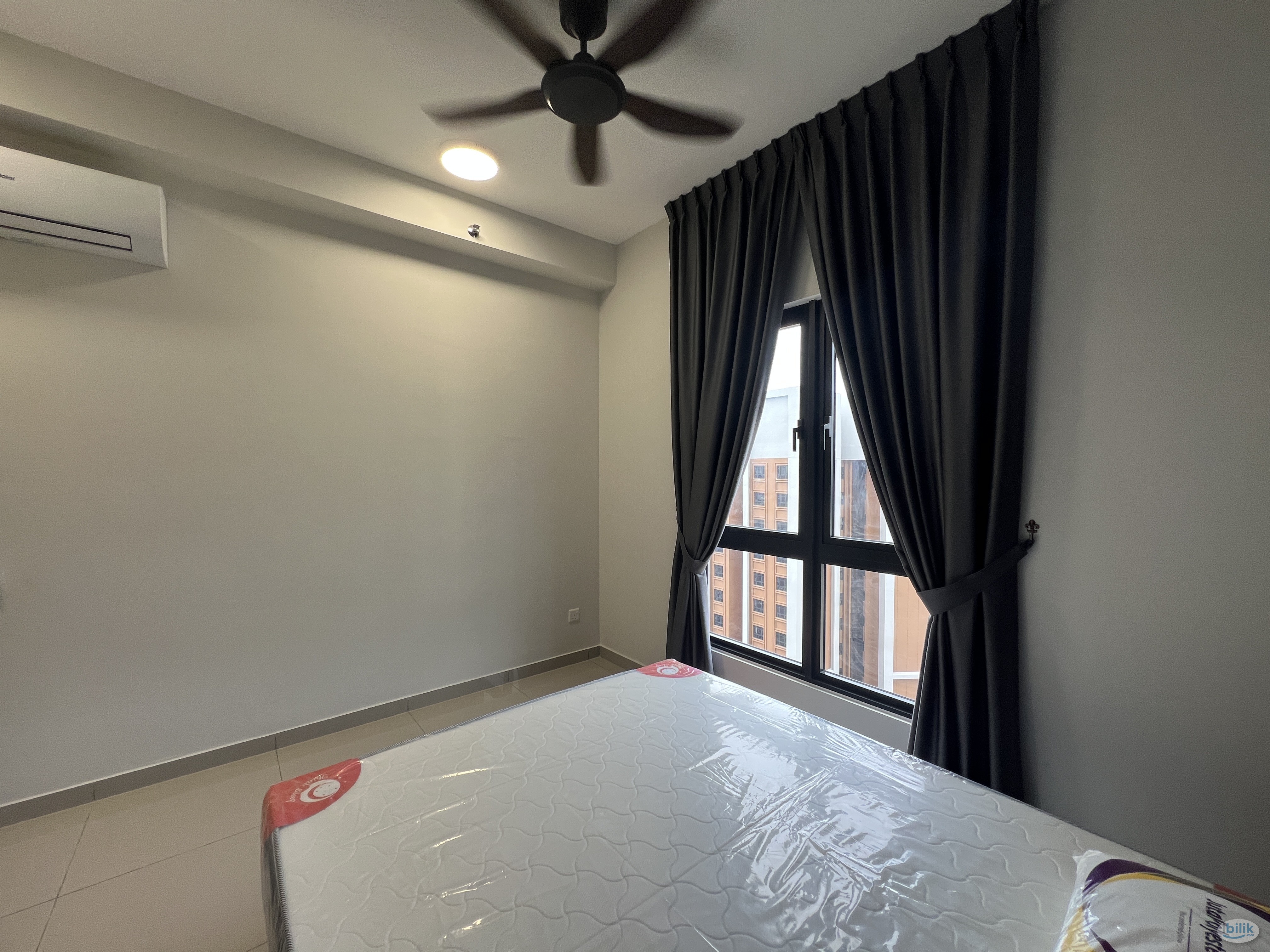Image 3 of No Partition, Free Utilities, Female unit - Room rental in 