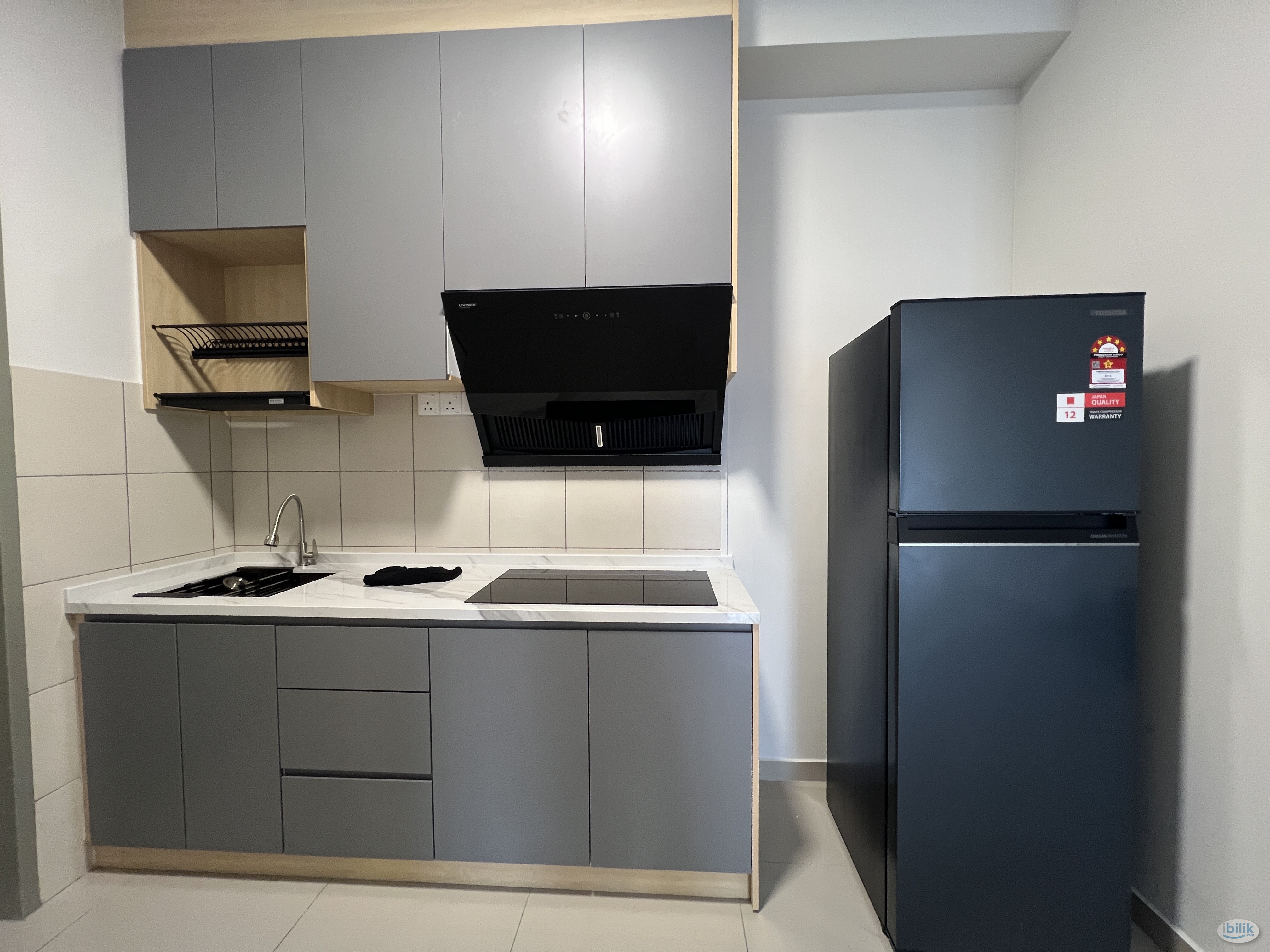 Image 4 of No Partition, Free Utilities, Female unit - Room rental in 