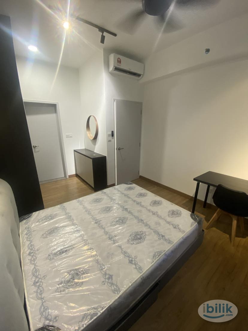 Image 1 of 😍 5 mins to Shopping Mall 😍Free Wifi 😍Low deposit 😍Fully furnished Master room at TwentyFive.7 Amber Residence - Room rental in 