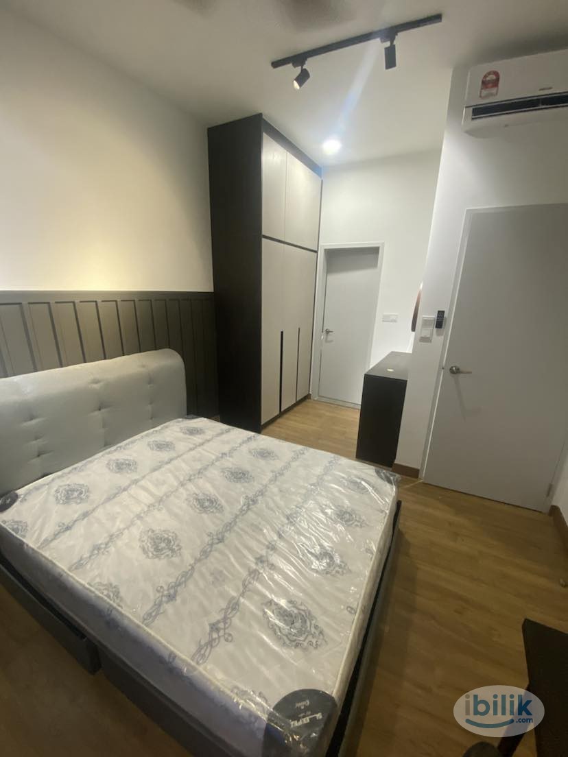Image 3 of 😍 5 mins to Shopping Mall 😍Free Wifi 😍Low deposit 😍Fully furnished Master room at TwentyFive.7 Amber Residence - Room rental in 