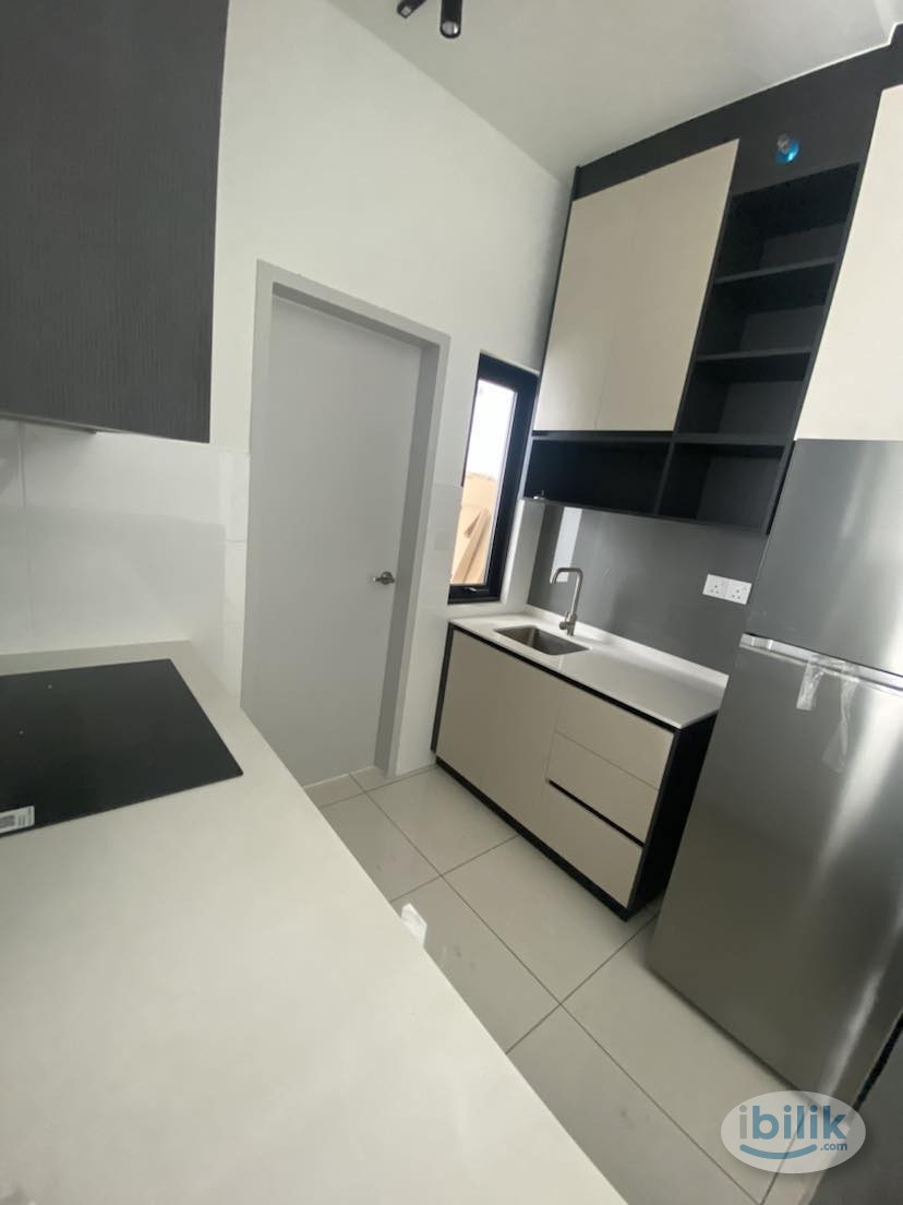 Image 5 of 😍 5 mins to Shopping Mall 😍Free Wifi 😍Low deposit 😍Fully furnished Master room at TwentyFive.7 Amber Residence - Room rental in 