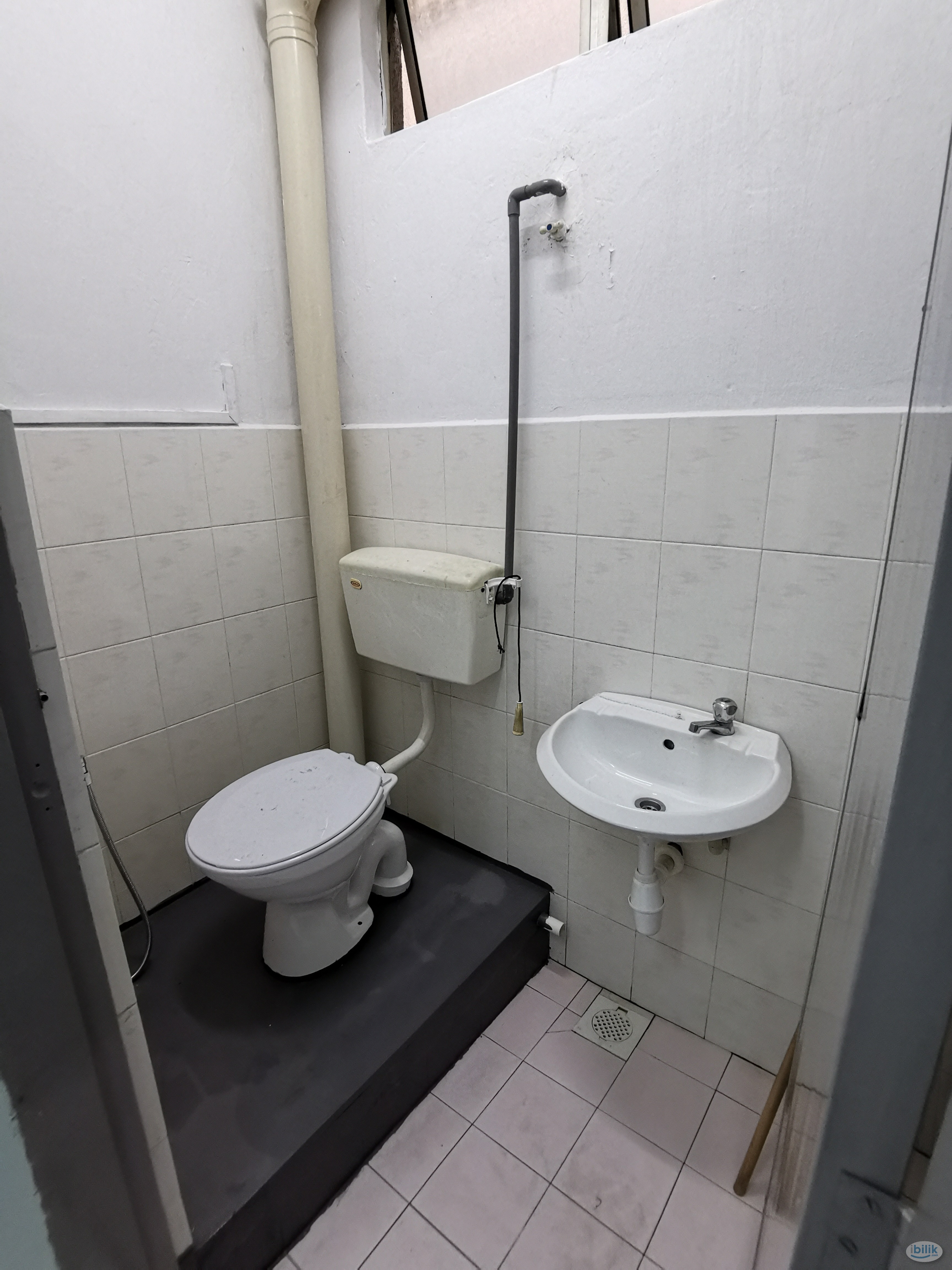 Image 3 of Single Room (Non-aircond) at Cheng, Melaka Tengah - Room rental in 