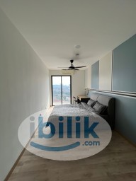 Room Rental in Petaling Jaya - 🔥 5mins walk to EmHub, 3min drive to Segi, Doorstep to Jaya Grocer/Ninso/Coffee shop, 8mins to Sunway Nexis/Giza, Master room @ Emporis