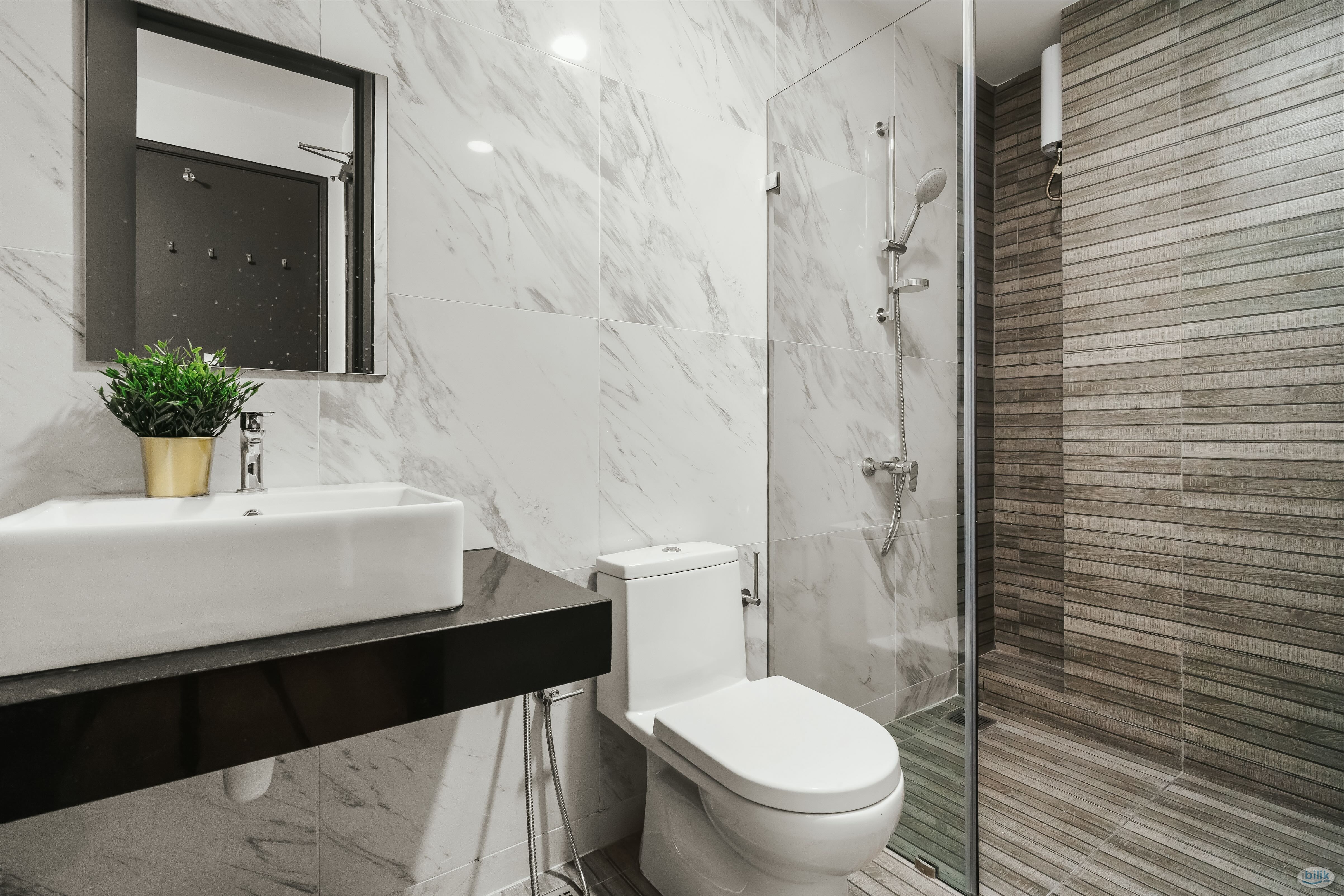 Image 5 of Premium Male Master Room at Emporis, Kota Damansara - Room rental in 