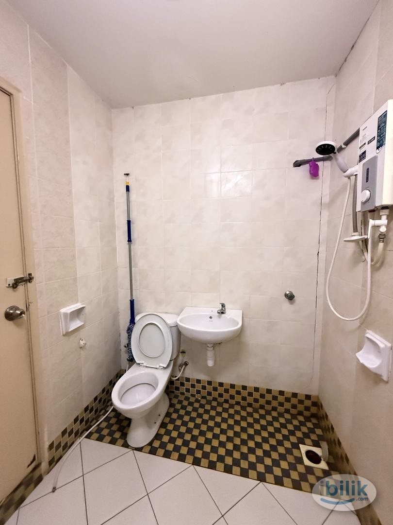 Image 3 of 🏨  HOT Promo 🏨  Low Depo Single Room for Rent at Kota Kemuning, Shah Alam - Room rental in 