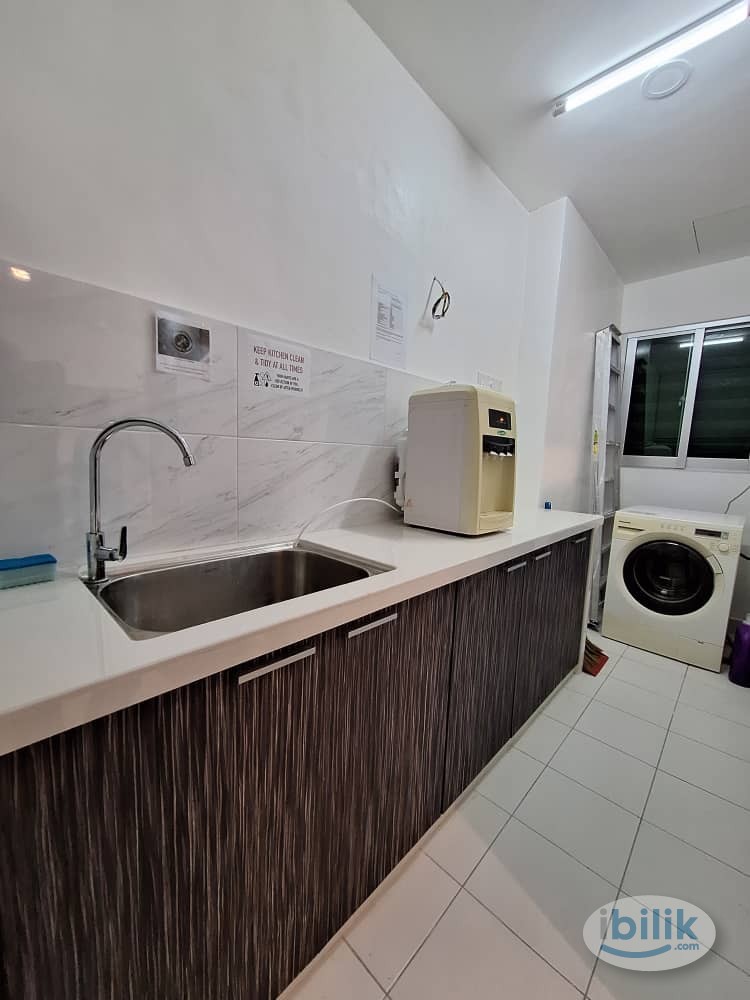 Image 4 of Middle Room at Elit Heights, Bayan Baru - Room rental in 
