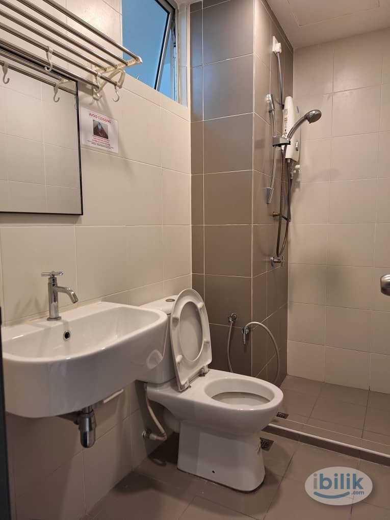 Image 5 of Middle Room at Elit Heights, Bayan Baru - Room rental in 