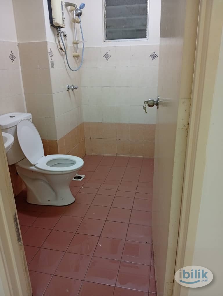 Image 3 of T11008 Middle Room at Skypod, Bandar Puchong Jaya - Room rental in 