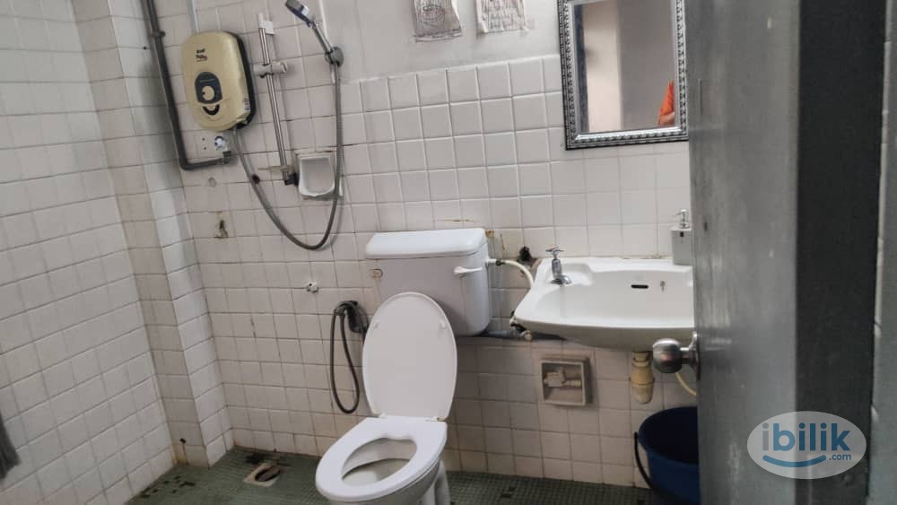 Image 4 of Taman Bukit Desa Middle Room with Bathroom attached Near Mid Valley KL - Room rental in 