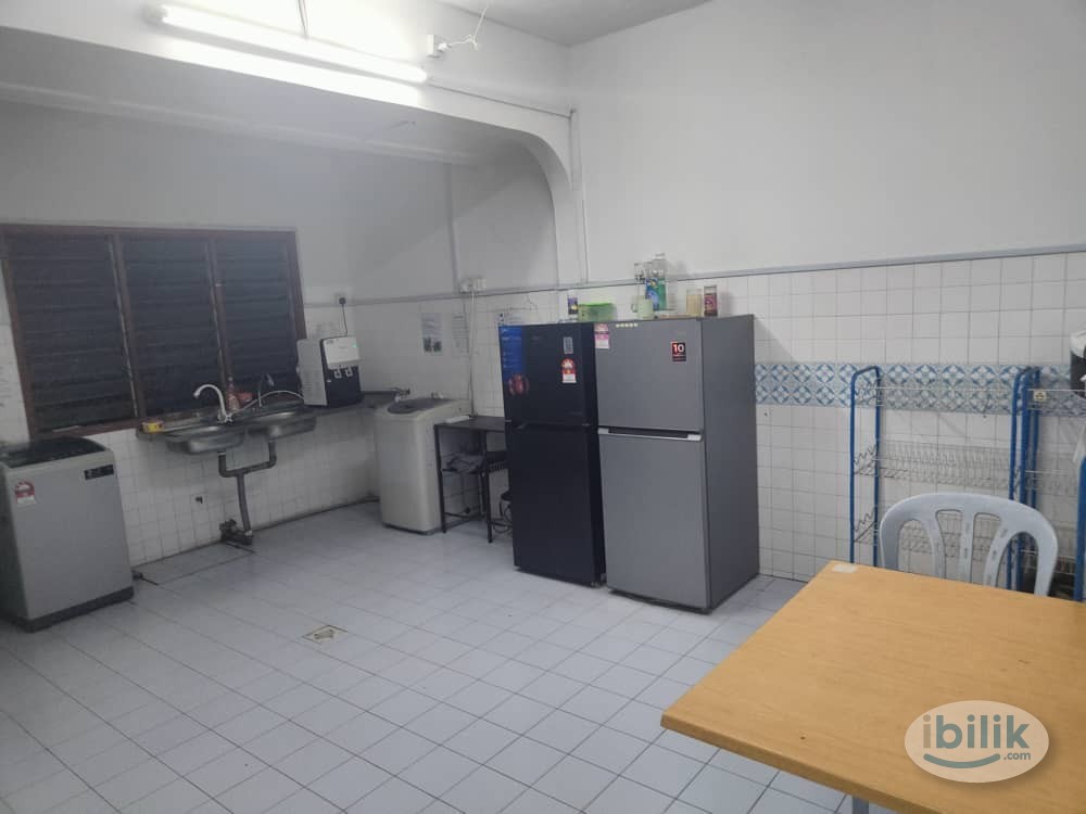Image 5 of Taman Bukit Desa Middle Room with Bathroom attached Near Mid Valley KL - Room rental in 