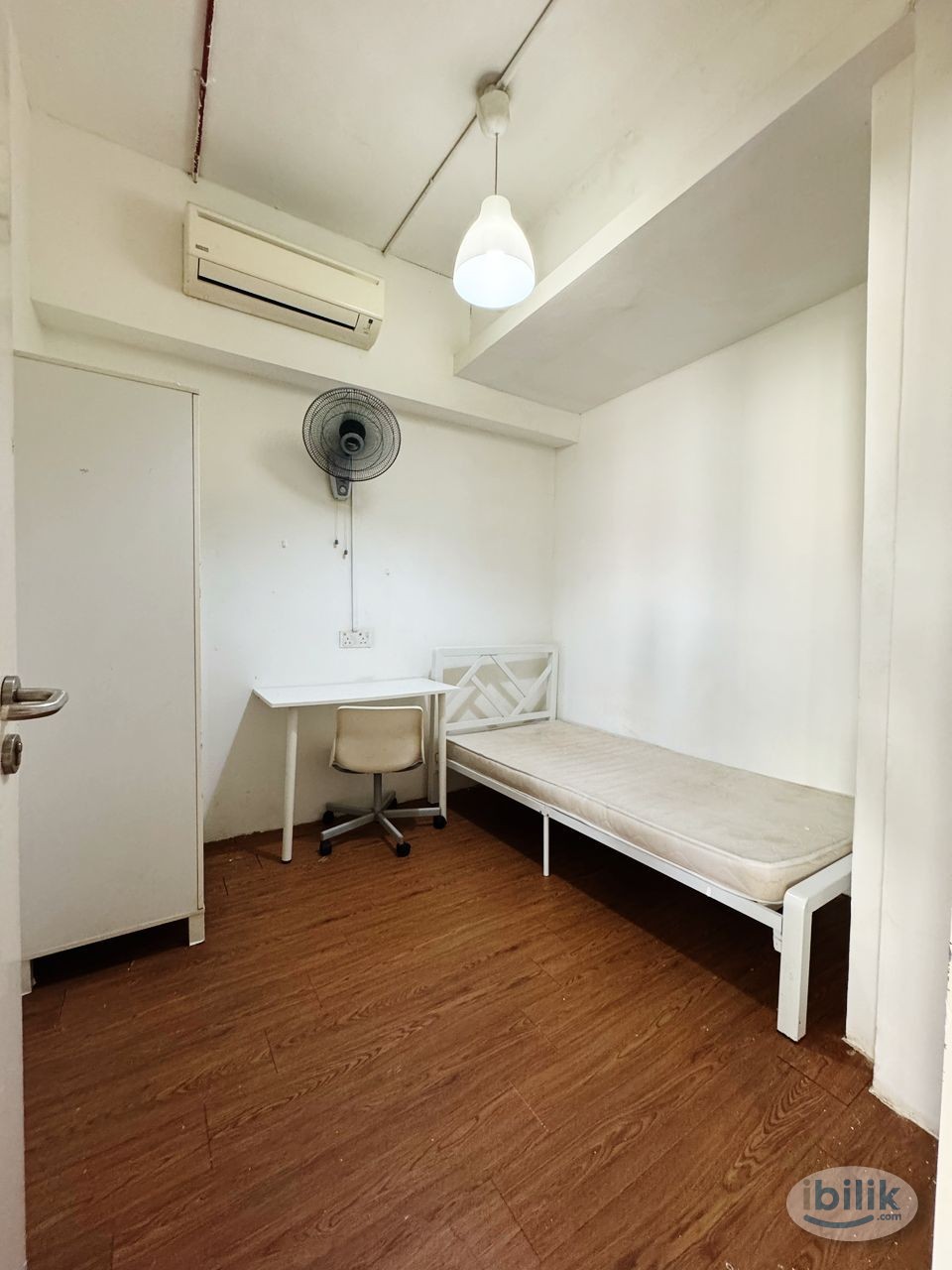 Image 1 of ⭐ SS15 Subang Jaya⭐  🛌Partial or fully furnished - move in Immediately! 🛌Bed Frame & Mattress 🚪Wardrobe 🪑Table & Chair  🏠Facilitates ： ❄️Air-Cond - Room rental in 