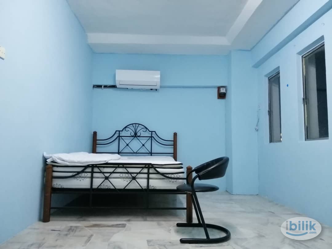 Image 1 of Master Room at Bukit Pandan 2, Pandan - Room rental in 
