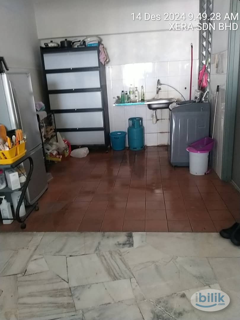Image 4 of Master Room at Bukit Pandan 2, Pandan - Room rental in 