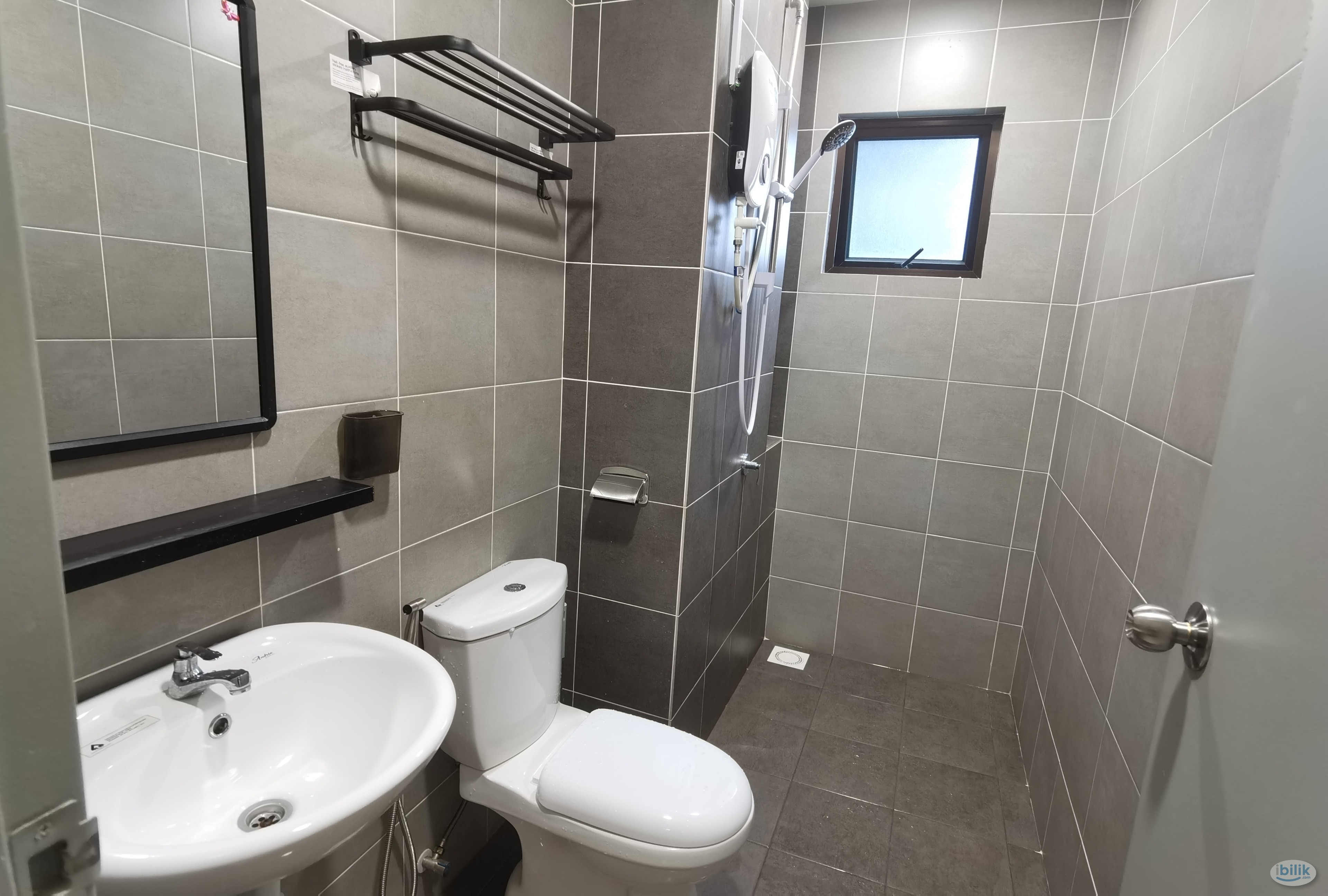 Image 2 of Muslim Female Unit Middle Room Fully Furnished Walking to MRT Cheras Bandar Tun Hussein Onn - Room rental in 