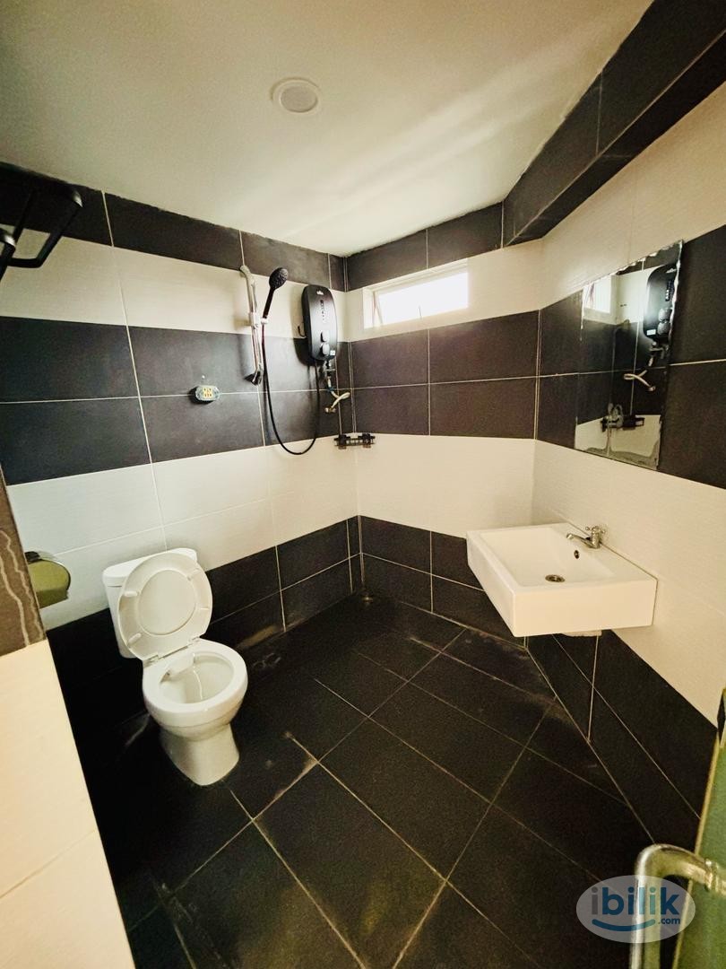 Image 4 of 🔥* Room Private Bathroom Window Queen 🔥Limited Room For Rent At Taman Intan, Klang🔥* - Room rental in 