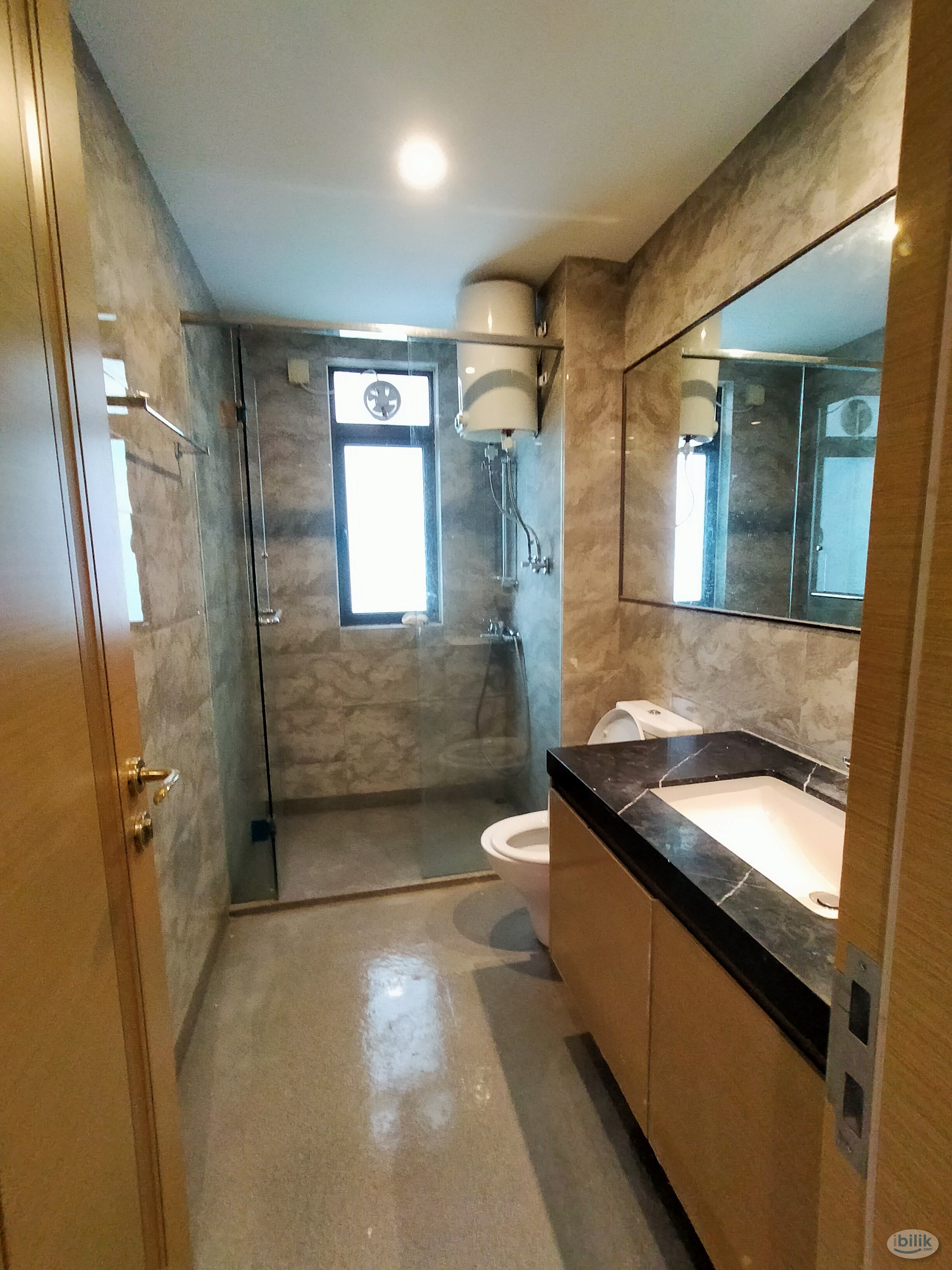 Image 5 of R&F Princess cove room(new furniture) with balcony - 5 mins walk to CIQ - Room rental in 