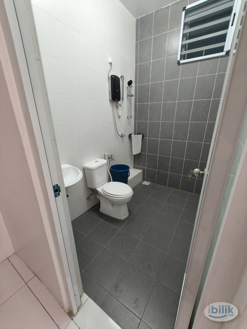 Image 3 of Middle Room at Maple Residence, Butterworth - Room rental in 