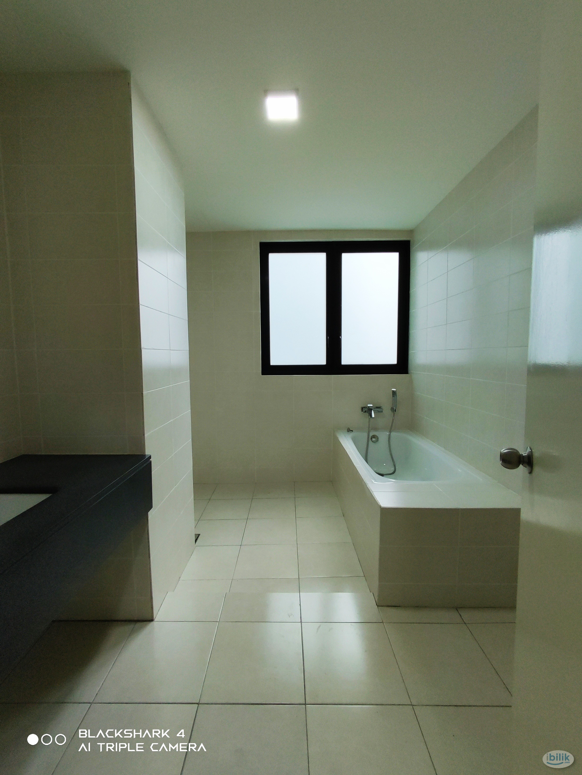 Image 2 of Deluxe Female unit Master Room at I-City, Shah Alam - Room rental in 