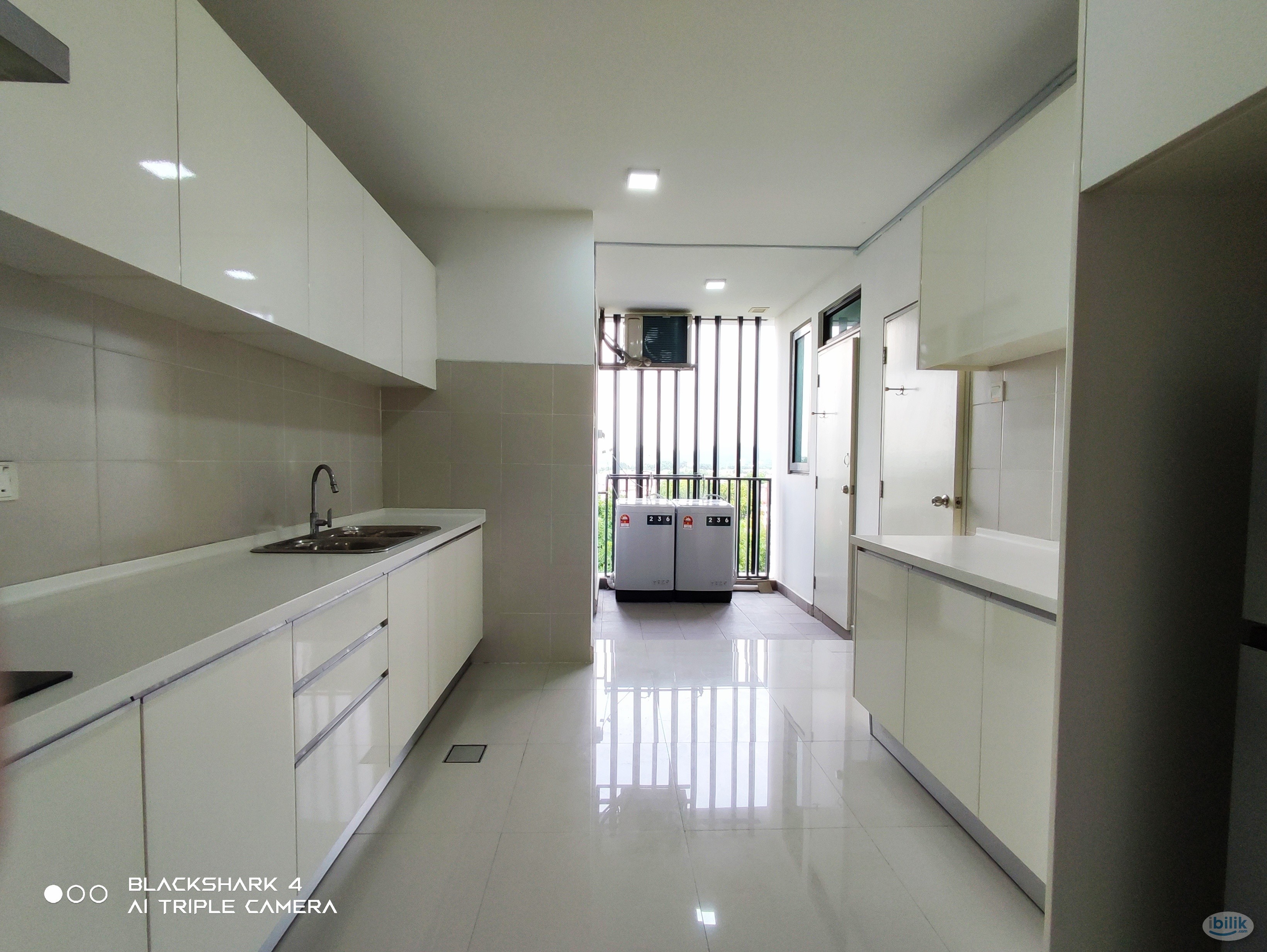 Image 3 of Deluxe Female unit Master Room at I-City, Shah Alam - Room rental in 