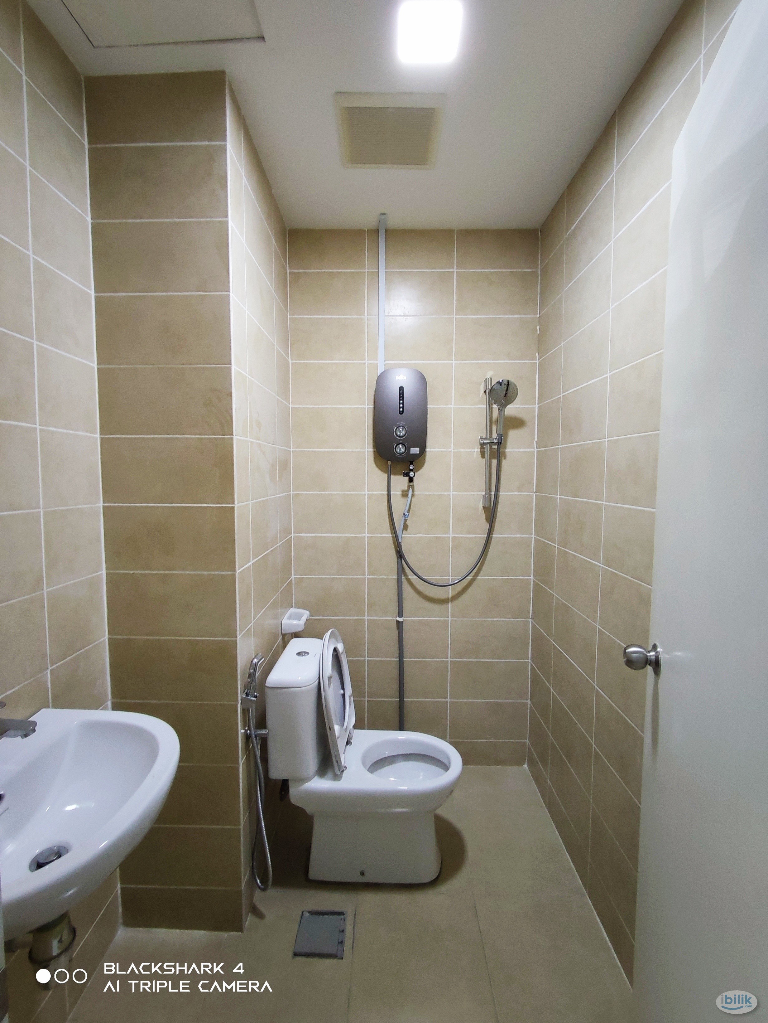 Image 2 of Middle Room With Private Bathroom at I-City, Shah Alam - Room rental in 