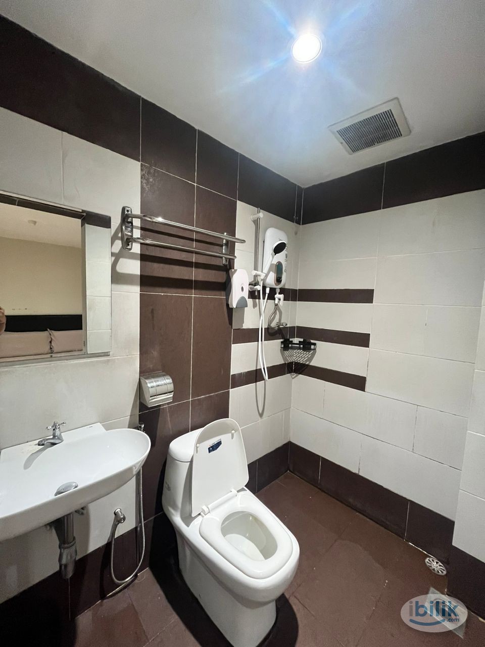 Image 3 of ✨ZERO DEPOSIT✨CO-LIVING NICE MASTER ROOM FOR RENT AT TAMAN INTAN KLANG 🎏NEAR TO TAMAN BERKELEY ,I-CITY THEME PARK🤩🤩 - Room rental in 
