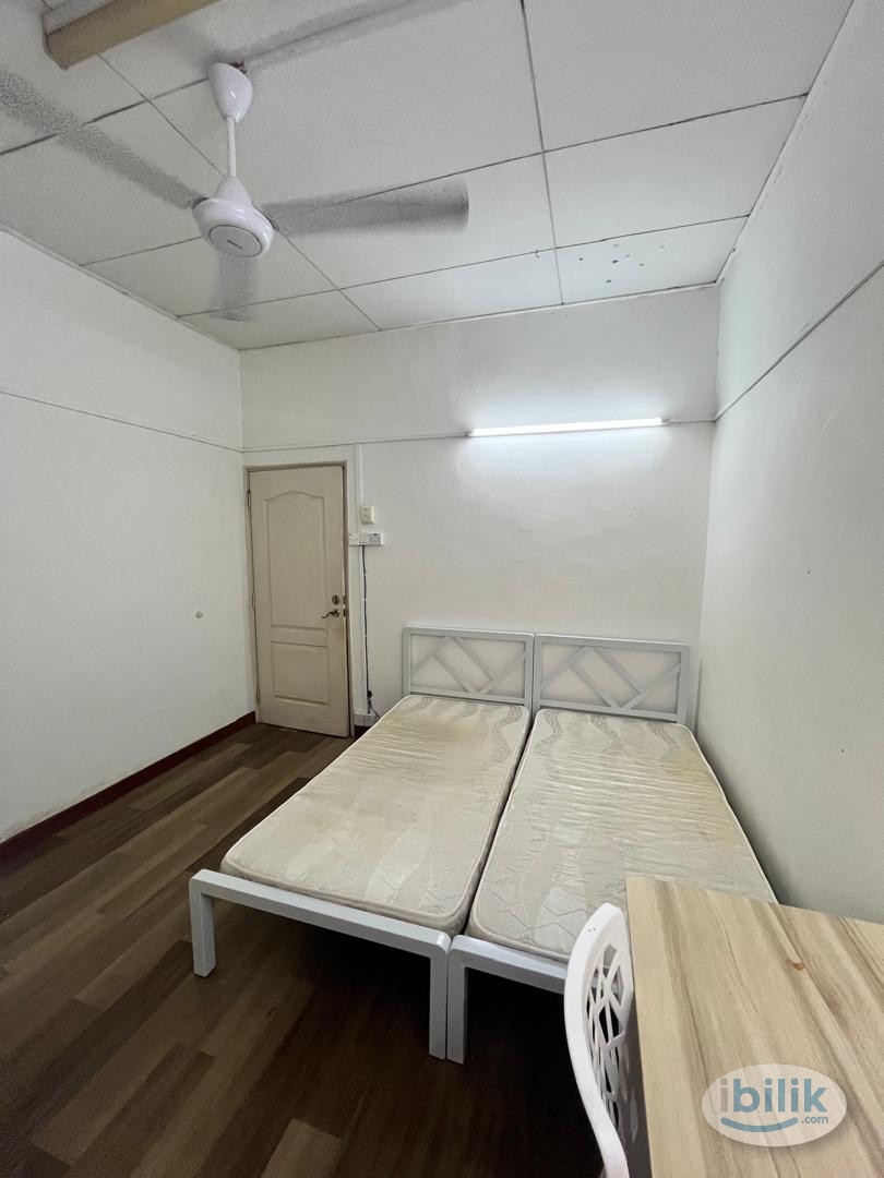 Image 2 of 🔥LOW DEPOSIT🔥BANDAR UTAMA MIDDLE ROOM FOR RENT 🏡🚶‍♂️‍➡️🚶‍♀️‍➡️8 MIN WALKING DISTANCE TO BU MRT🚆🚆 - Room rental in 