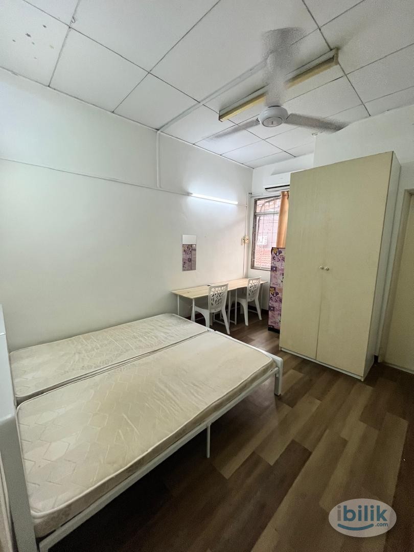 Image 1 of 🔥LOW DEPOSIT🔥BANDAR UTAMA MIDDLE ROOM FOR RENT 🏡🚶‍♂️‍➡️🚶‍♀️‍➡️8 MIN WALKING DISTANCE TO BU MRT🚆🚆 - Room rental in 