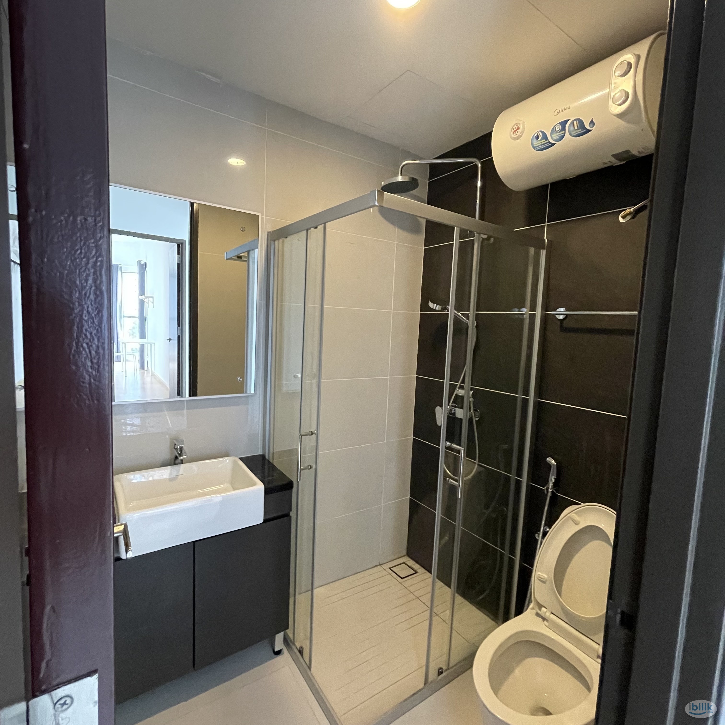 Image 4 of Spacious Sea View Balcony Room at Country Garden, Danga Bay - Room rental in 