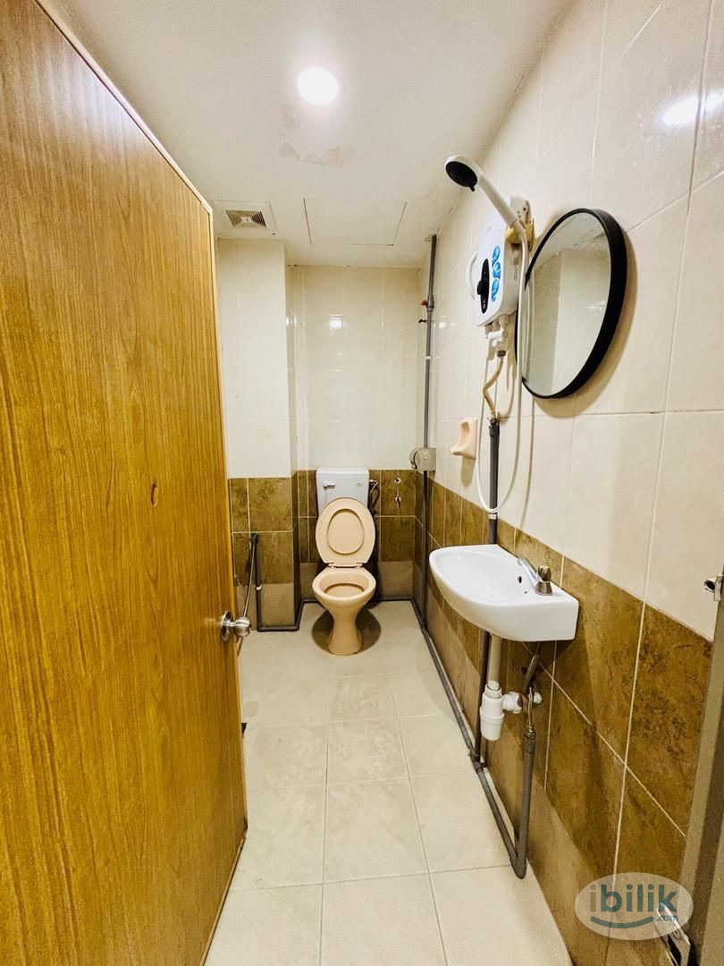 Image 4 of SS3, PETALING JAYA, MASTER ROOM TO RENT IN CASAVILLA, ZERO DEPOSIT - Room rental in 