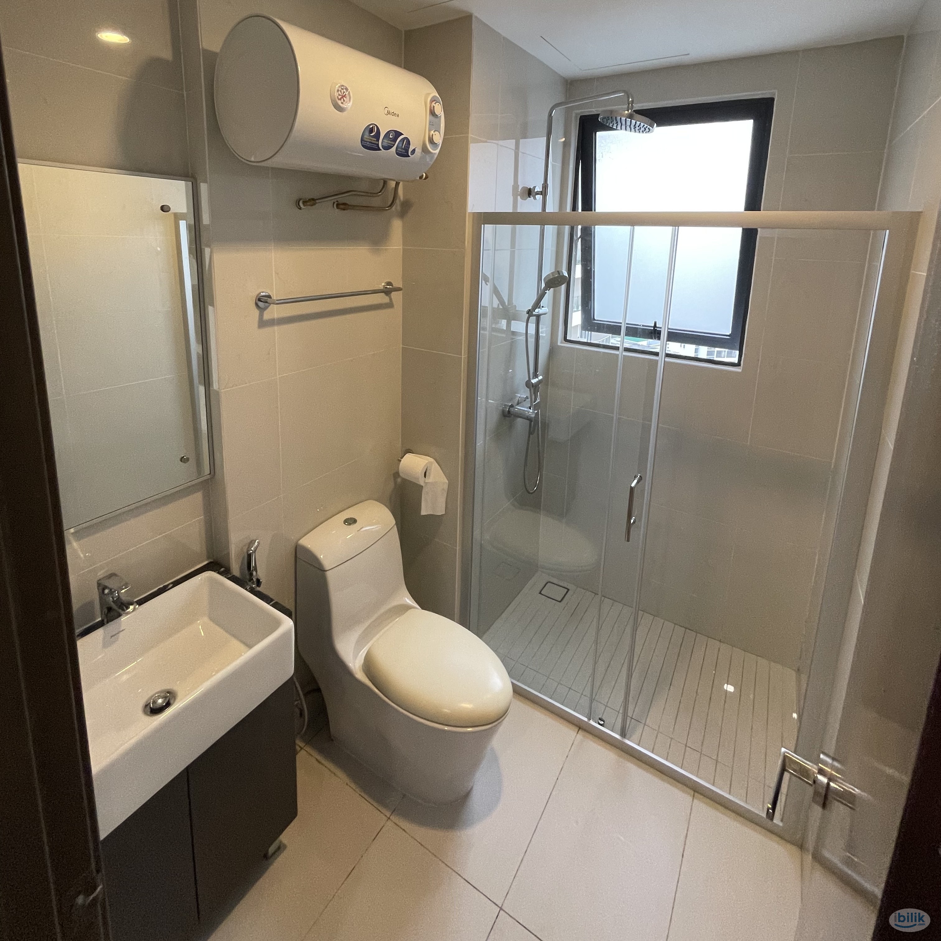 Image 5 of Spacious Master Room at Country Garden, Danga Bay - Room rental in 