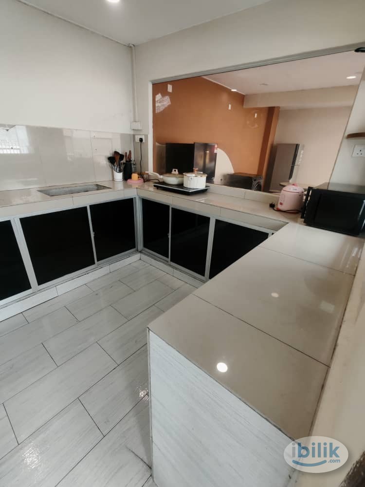 Image 3 of ✅Room with private bathroom for rent at Klang, 🚗8min drive to I-City /  Mercu Maybank / UITM Shah Alam - Room rental in 