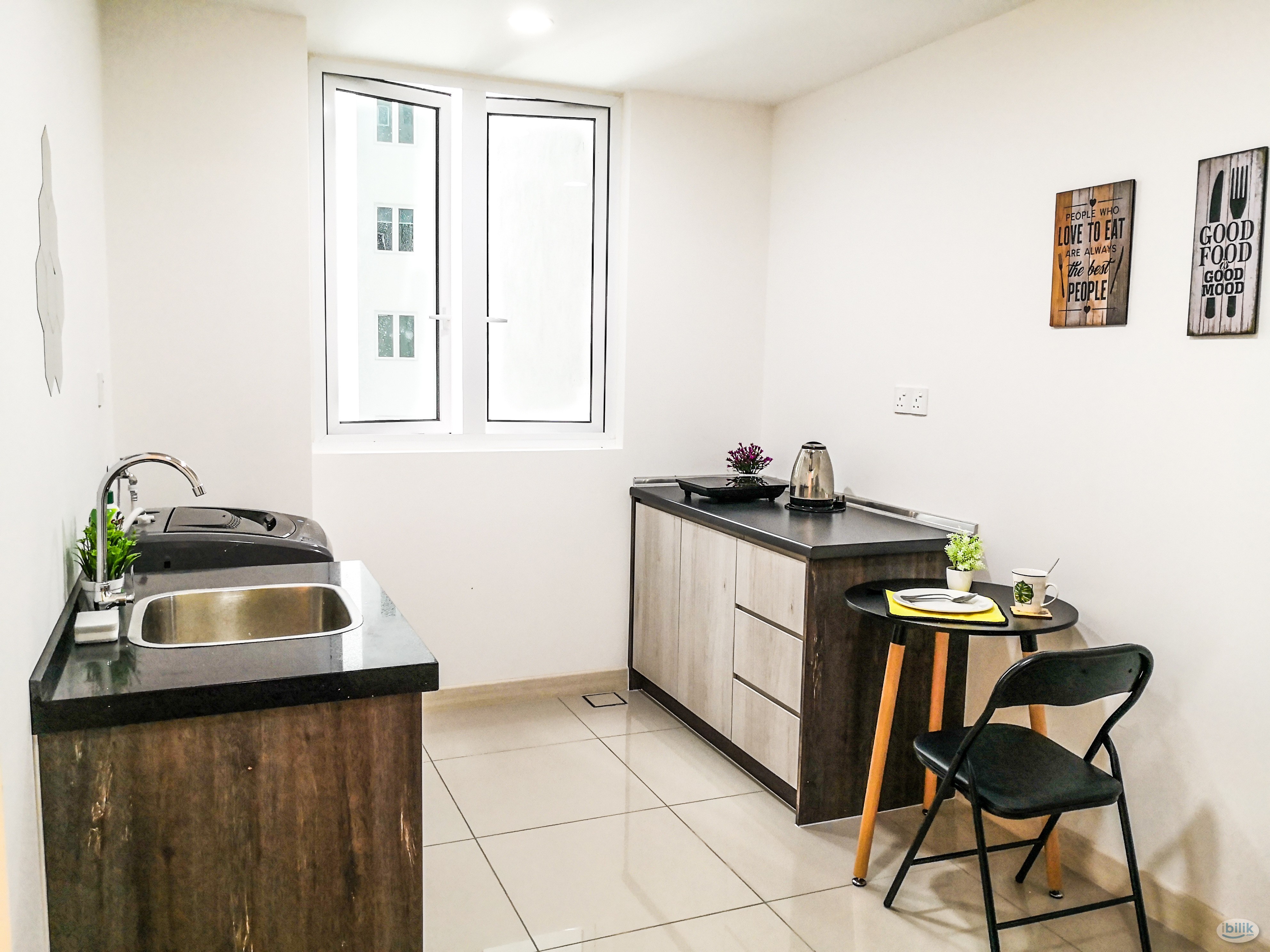 Image 4 of Balcony Room with Stunning View - Room rental in 