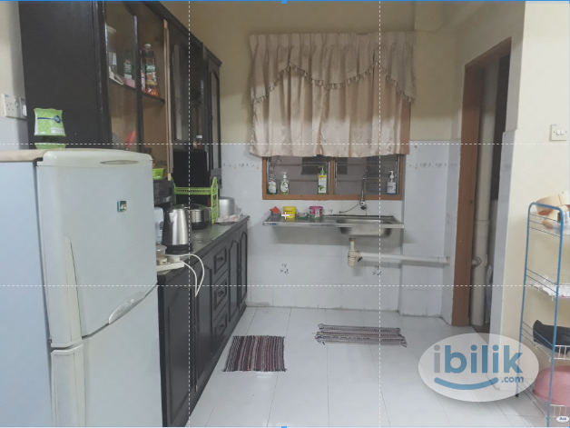 Image 3 of Middle room for rent at Halaman Cendana - Room rental in 