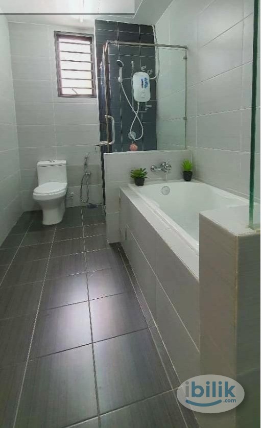 Image 3 of Master Room with Private Toilet and Balcony for Rent - Room rental in 