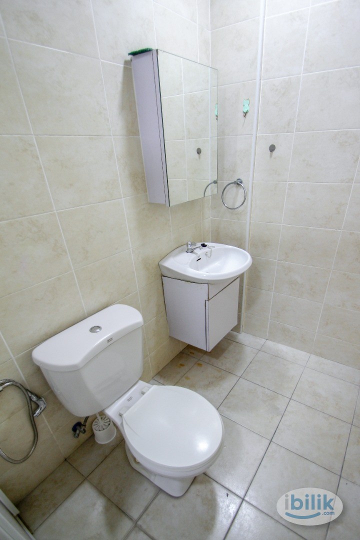 Image 4 of Middle Room at D'Alpinia, Puchong, Putrajaya, Ioi City Mall, LDP, Giant Seri Kembangan, farm in the city - Room rental in 