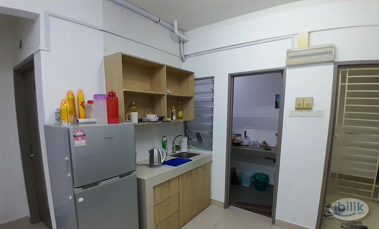 Image 1 of Middle Room at Casa Residenza, Kota Damansara. - Room rental in 