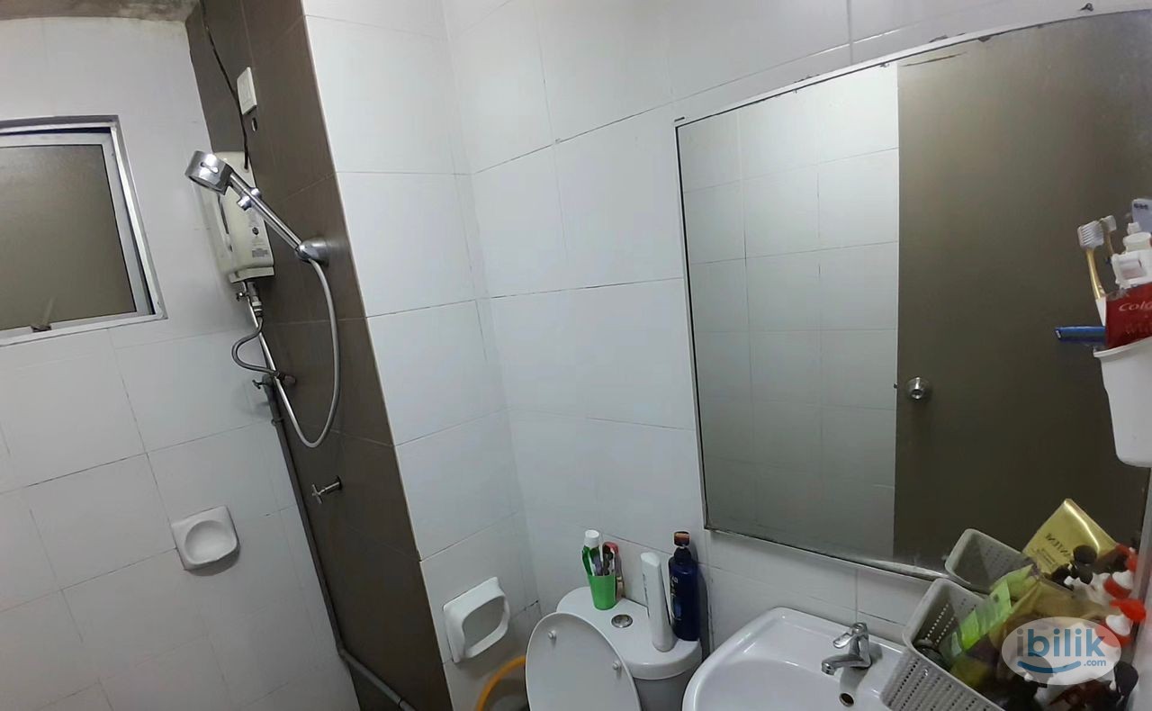 Image 2 of Middle Room at Casa Residenza, Kota Damansara. - Room rental in 